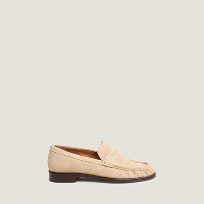 Round-toed loafers in sand split leather | delice