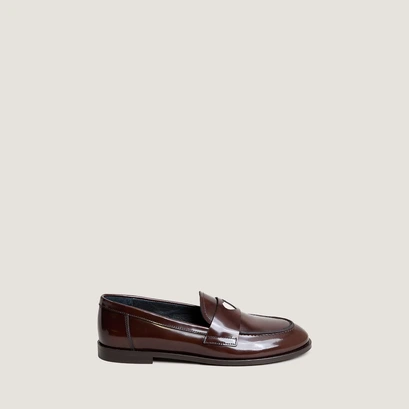 Round-toed loafers with heart details in brown glazed leather | donjuan