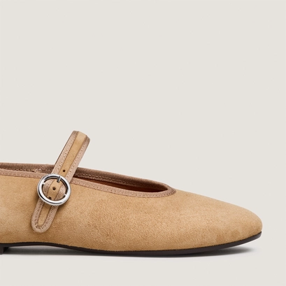 Ballet flats with adjustable straps and buckles in honey suede | deesse