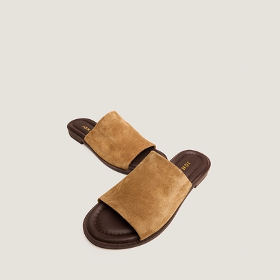 Thin-sole mules in tobacco slipt leather | janet