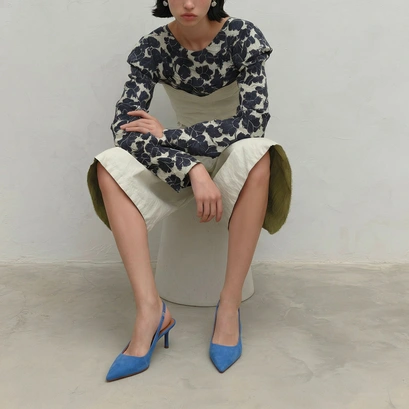 Pointed-toe pumps in steel blue suede  | diamantine
