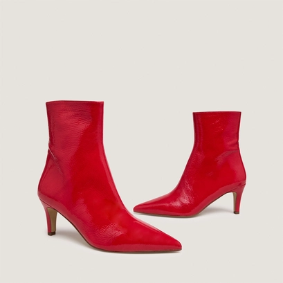 Ankle boots with slim heels in berry red pleated patent leather | diemina