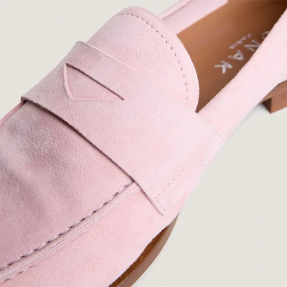Round-toe loafers in petal pink suede | thelma