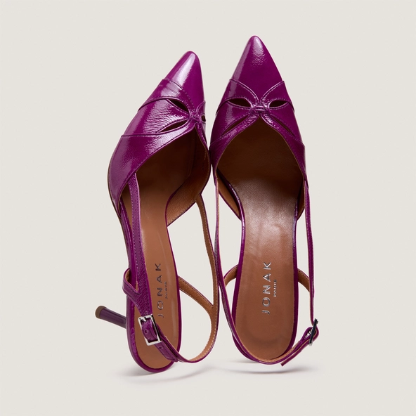 Pointed-toe slingback pumps in purple pleated patent leather | DAMOUR