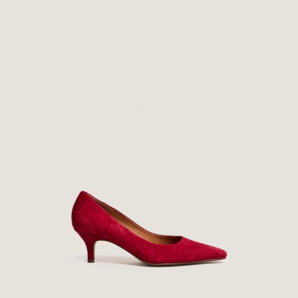 Pointed-toe pumps in berry red suede | DEBRIEF