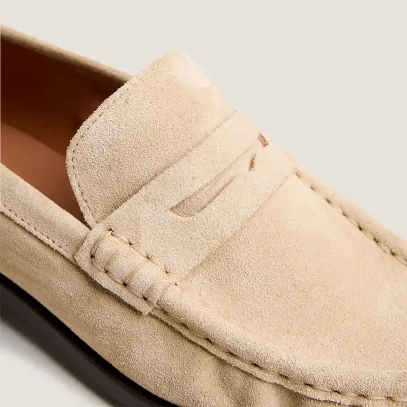 Round-toed loafers in sand split leather | DELICE