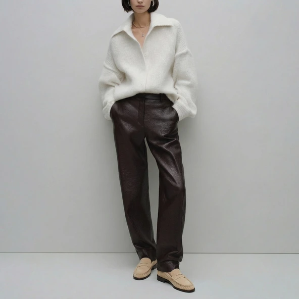 Round-toed loafers in sand split leather | DELICE