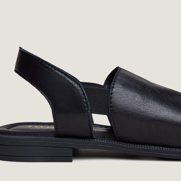 Elastic-strap sandals in black leather | JESS
