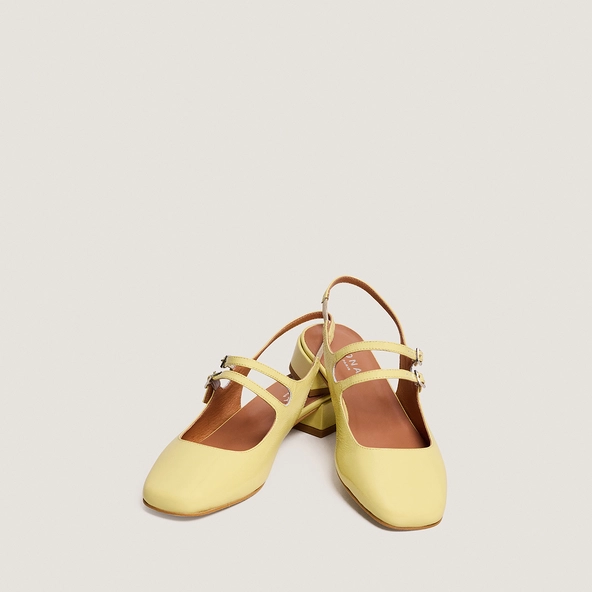 Round-toe Mary Janes in pale yellow pleated patent leather | DOBLE