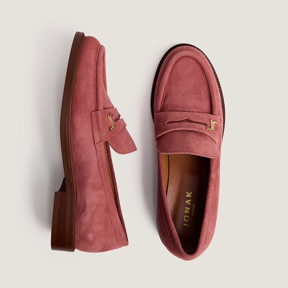 Round-toed loafers with monograms in dusty rose suede | DUEDI