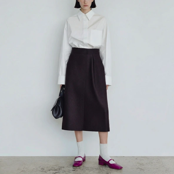 Square-toed ballet flats in purple pleated patent leather | DIV
