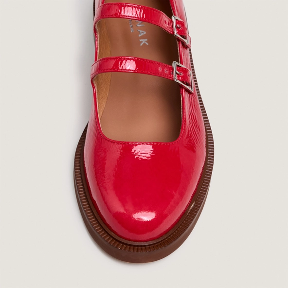 Double-strap ballet flats in berry red pleated patent leather | DREAMY