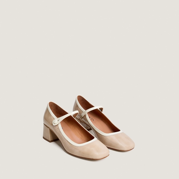 Square-toe heeled Mary Janes in beige and ecru patent leather | DONZAI