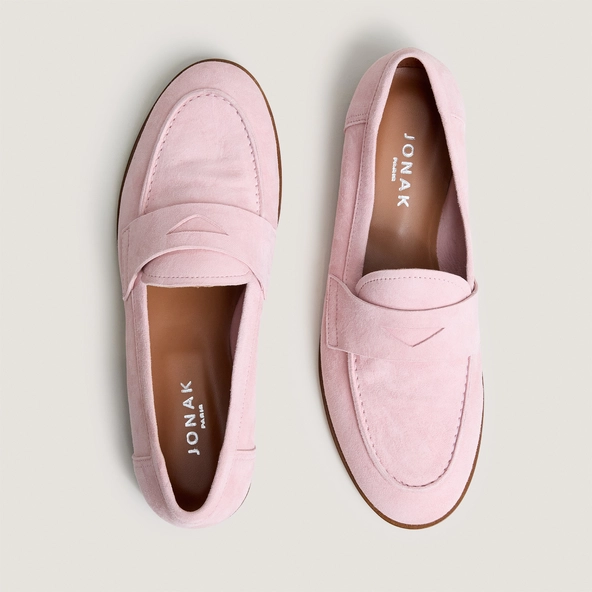 Round-toe loafers in petal pink suede | THELMA