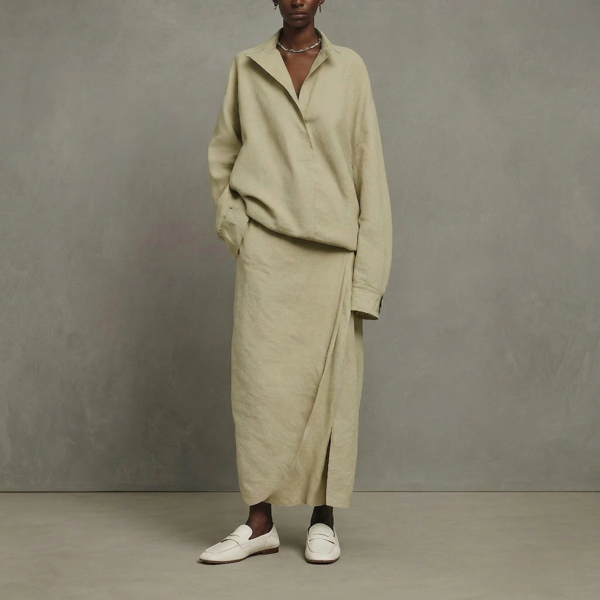 Square-toe loafers in ecru distressed leather | DINEO