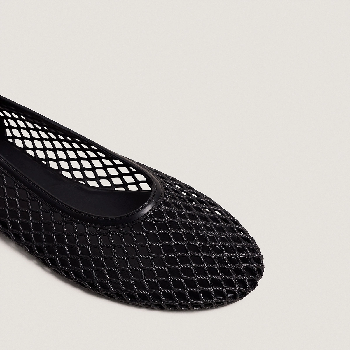Perforated ballet flats in black jelly | UGO