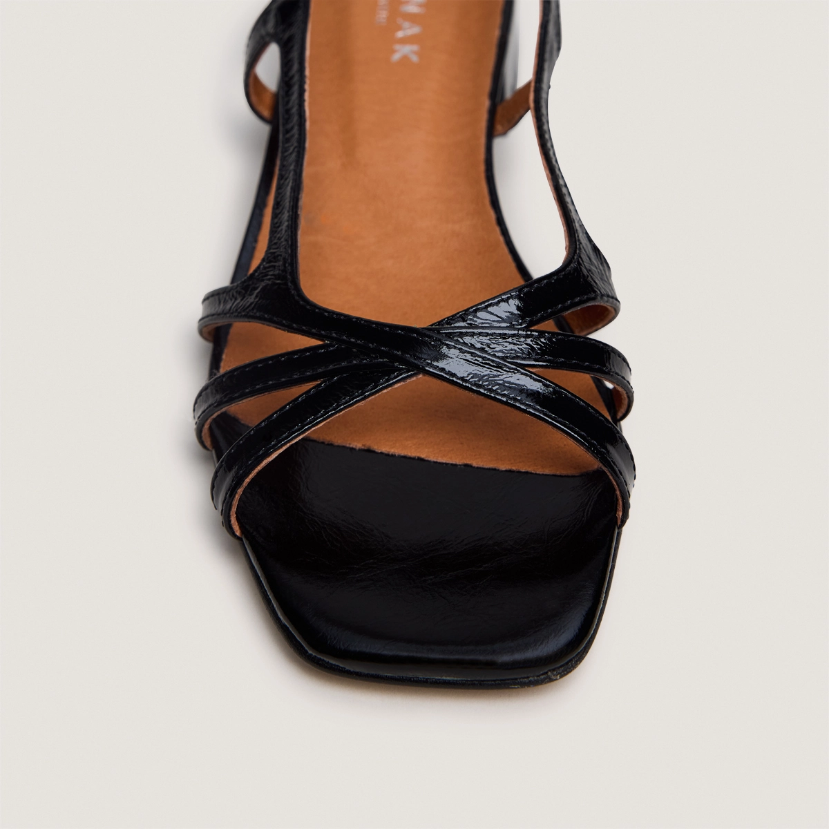 Low-heel sandals in black glossy leather | ARGOS