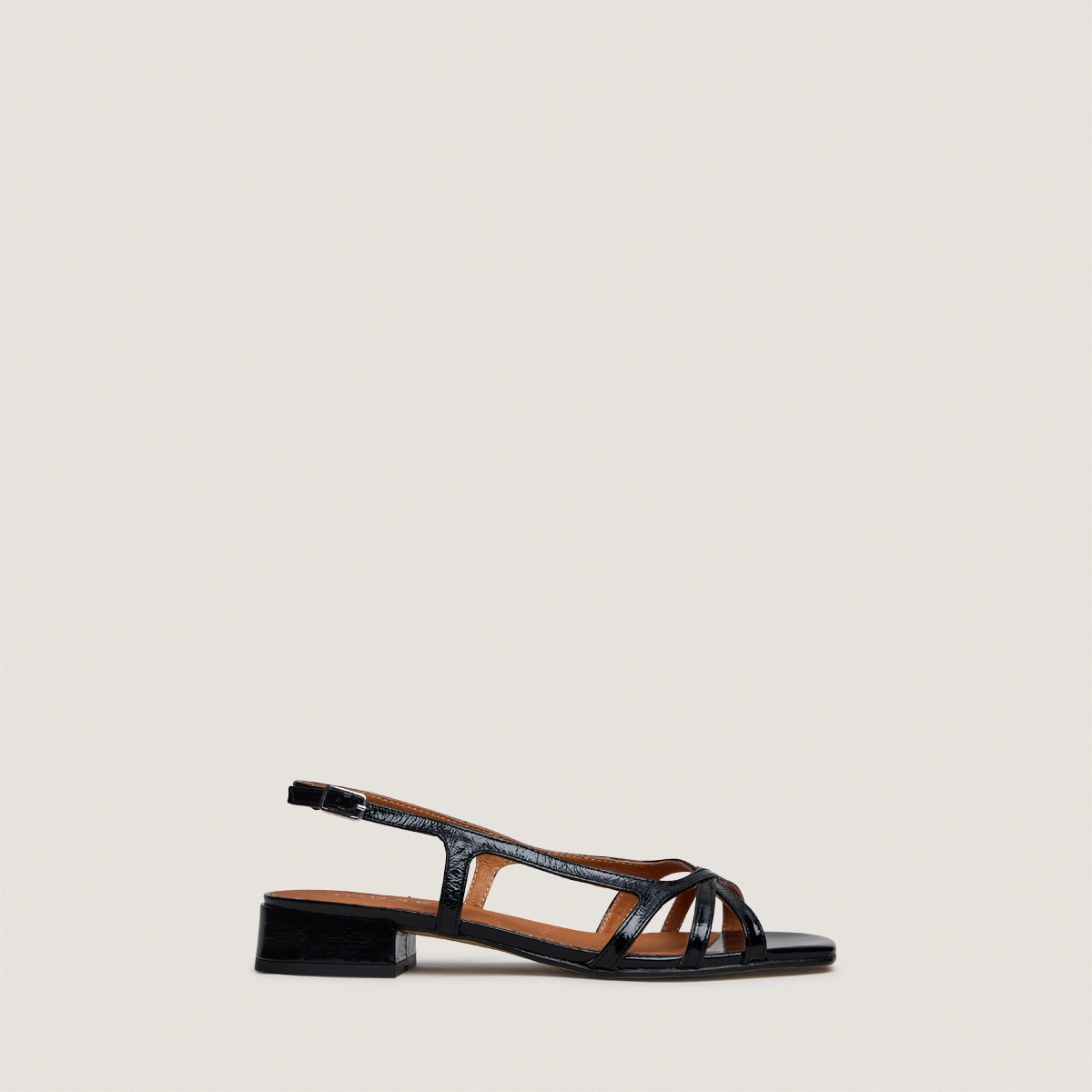 Low-heel sandals in black glossy leather | ARGOS