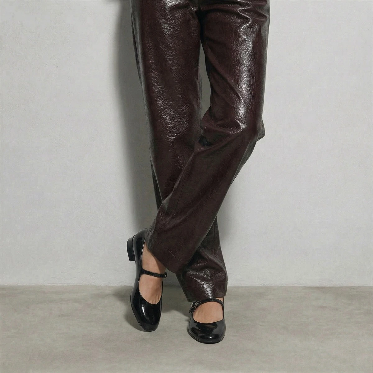 Low-heel mary janes in black patent leather | DESANCE