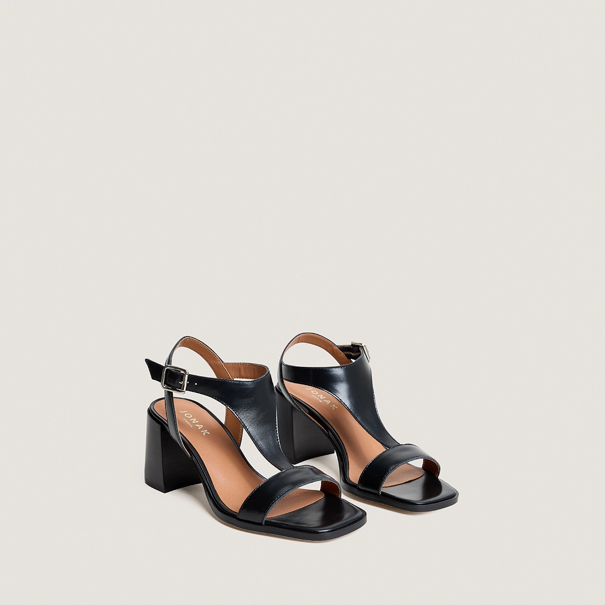 High laminated-heel sandals in black leather | VODKA