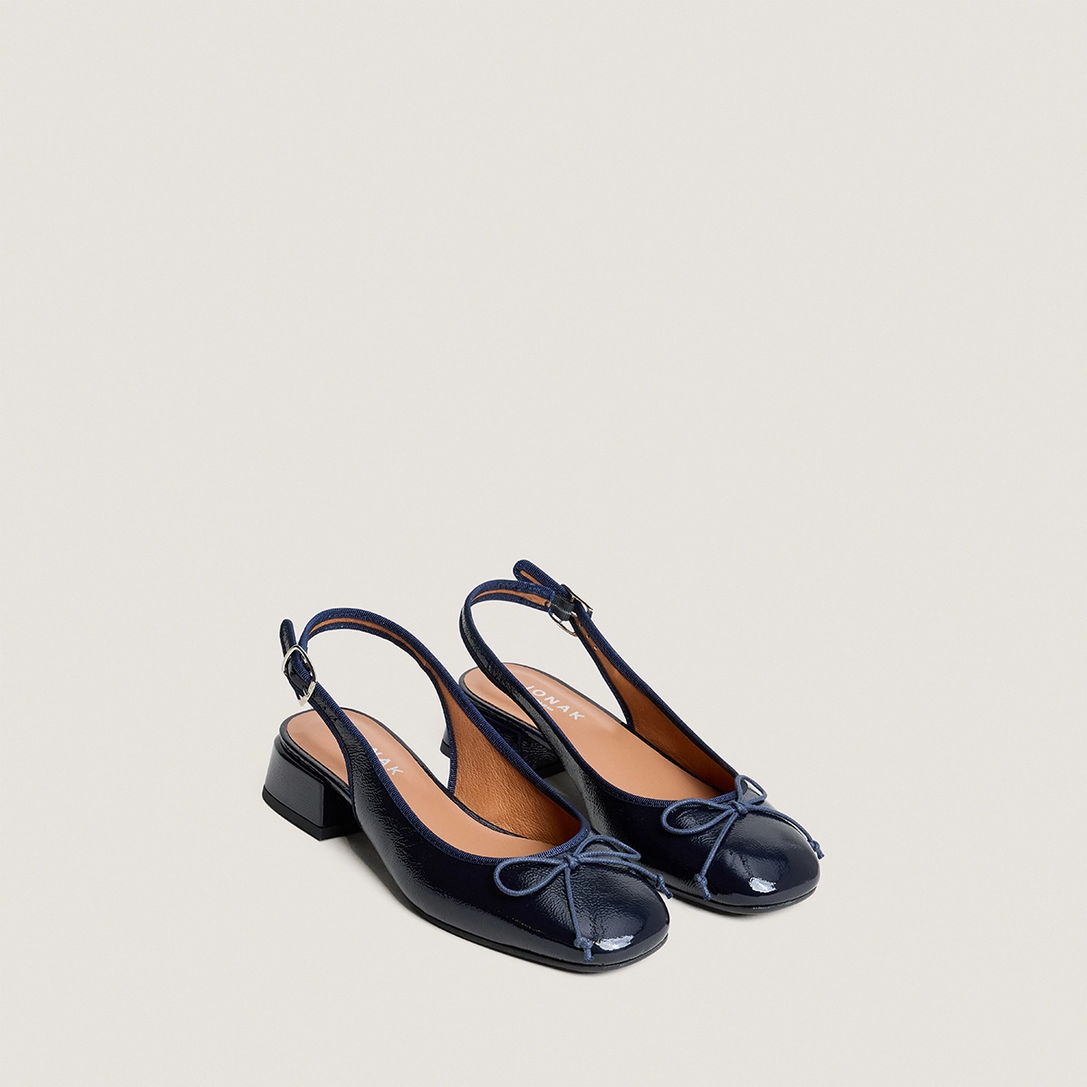 Slingbacks ballet flats in navy pleated patent leather | DYBILO