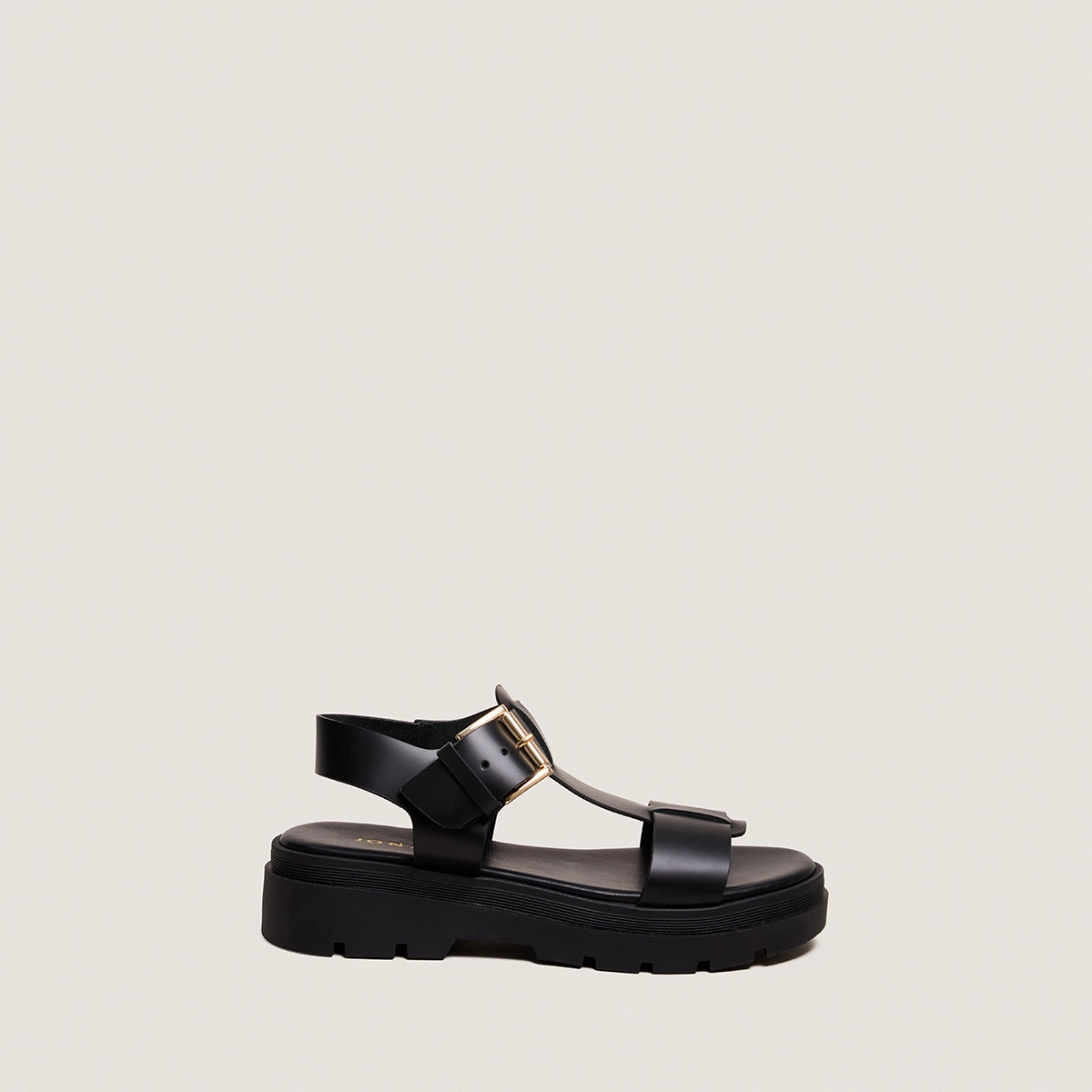Platform sandals with wide straps in black leather | LISBONNE