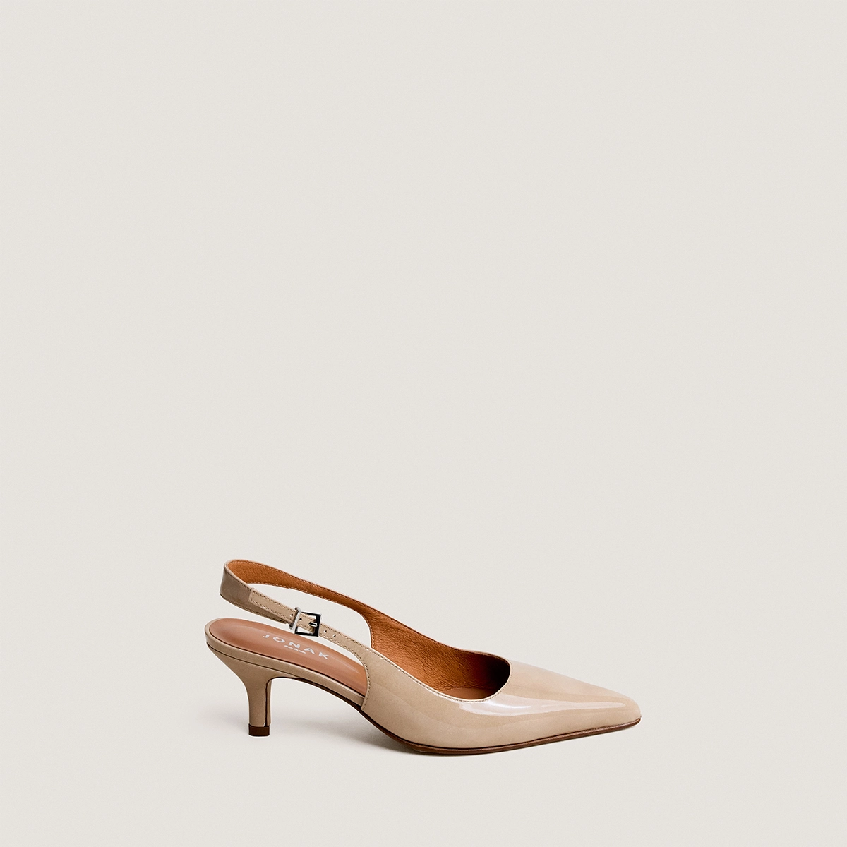 Low-heel slingback pumps in beige patent leather | DOUALA