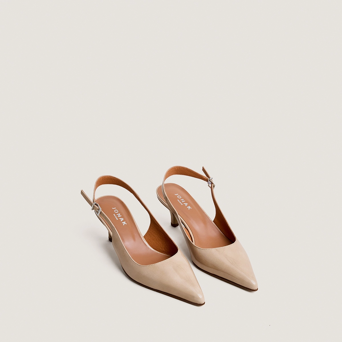 Low-heel slingback pumps in beige patent leather | DOUALA