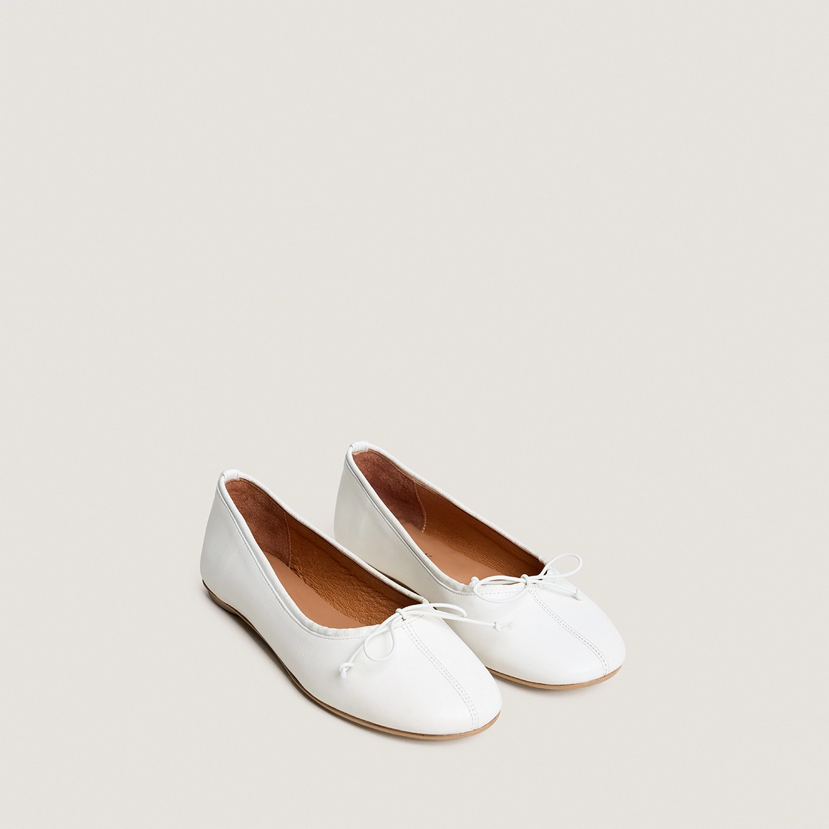 Lace-up ballet flats in ecru leather | DALLETTE