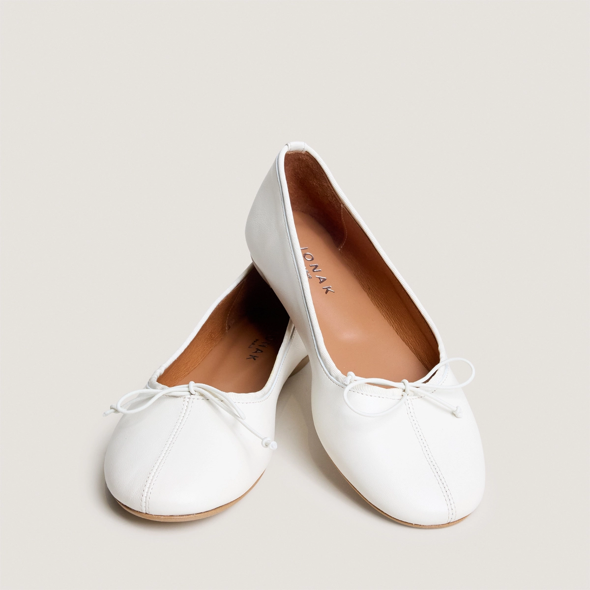 Lace-up ballet flats in ecru leather | DALLETTE