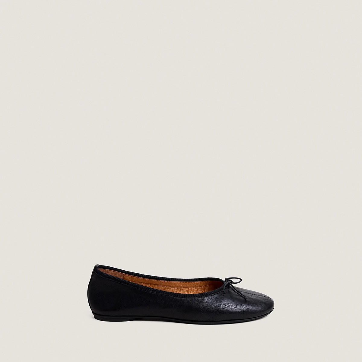 Lace-up ballet flats in black leather | DALLETTE