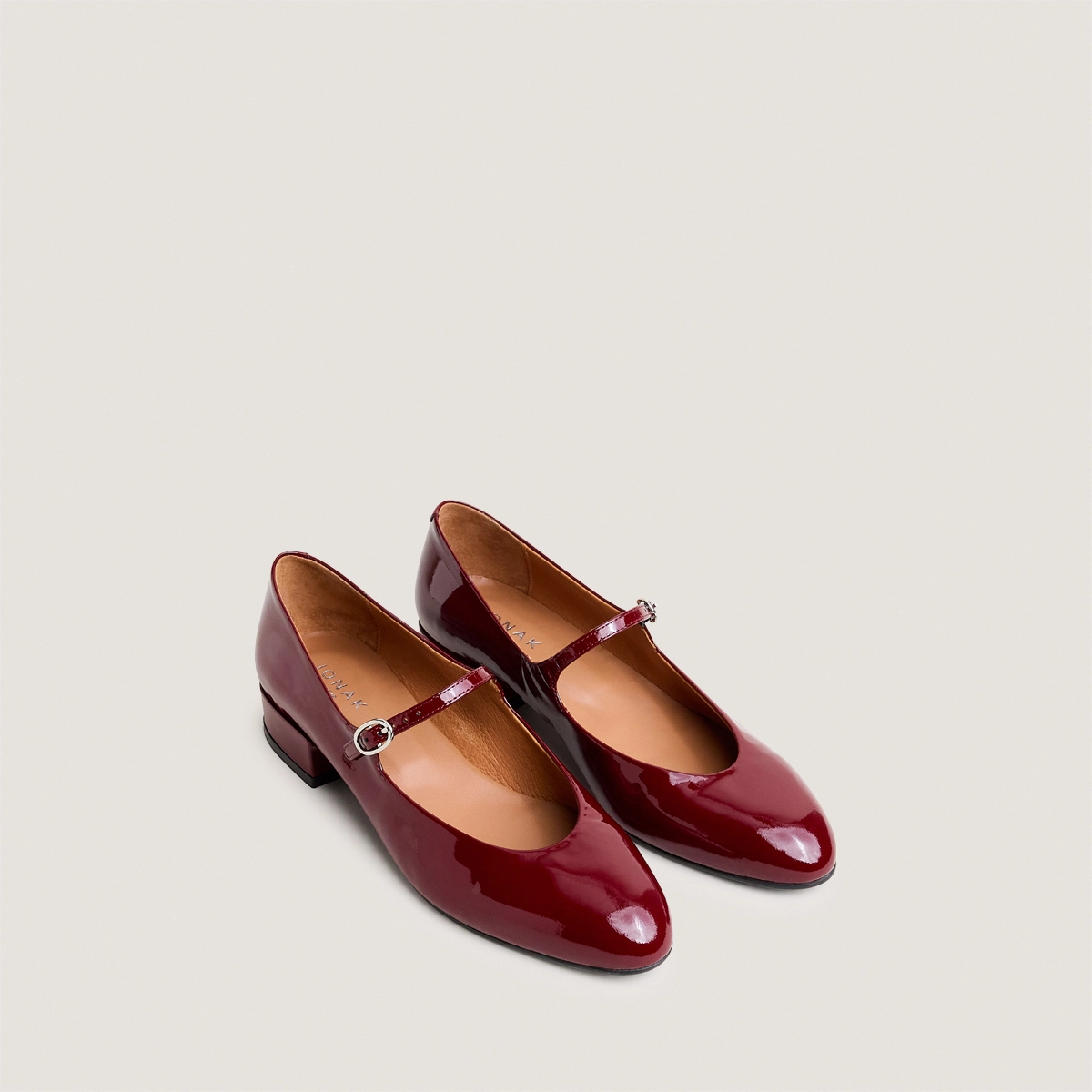 Low-heel mary janes in burgundy patent leather | DESANCE