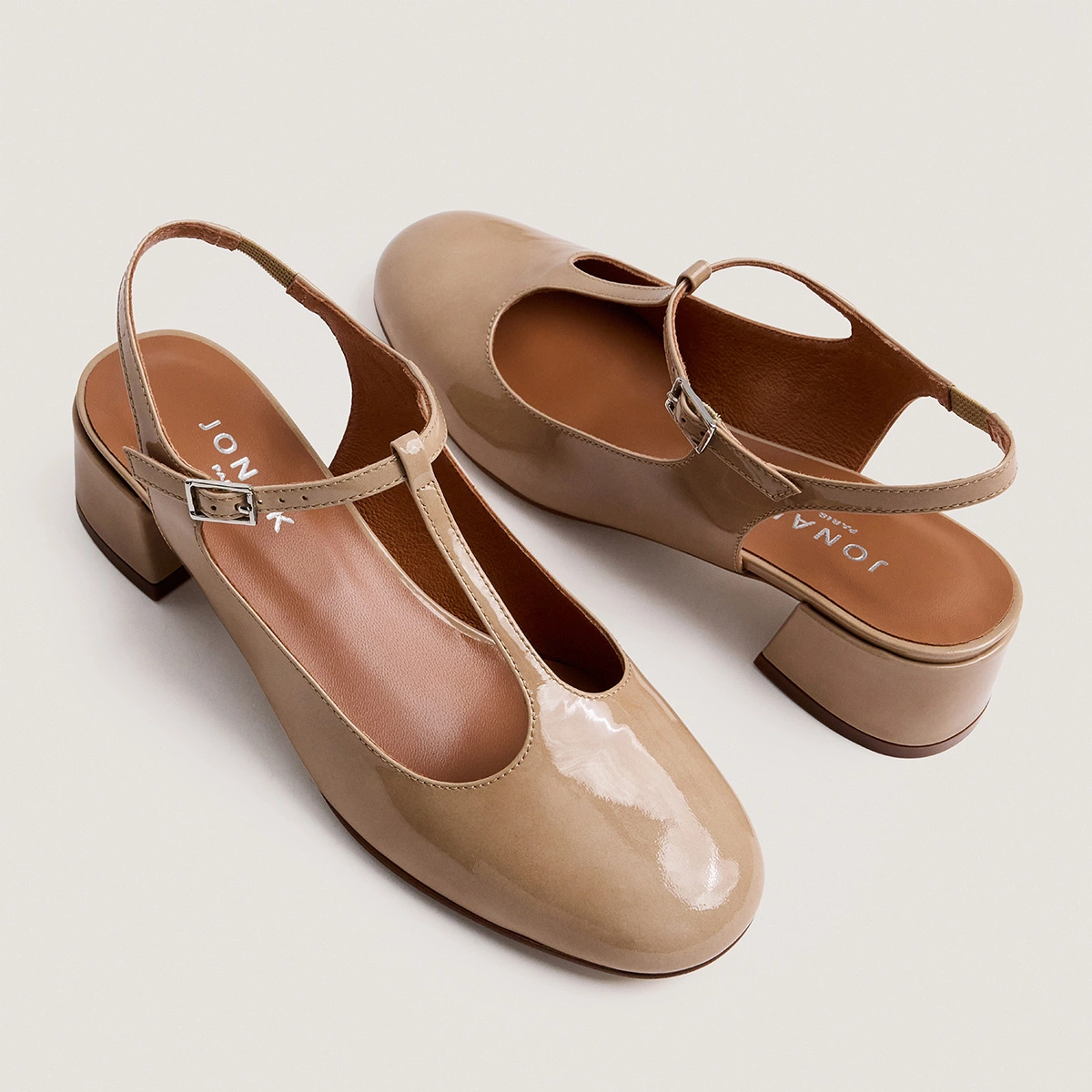 Open back t-bar in beige cracked leather | DORIEL