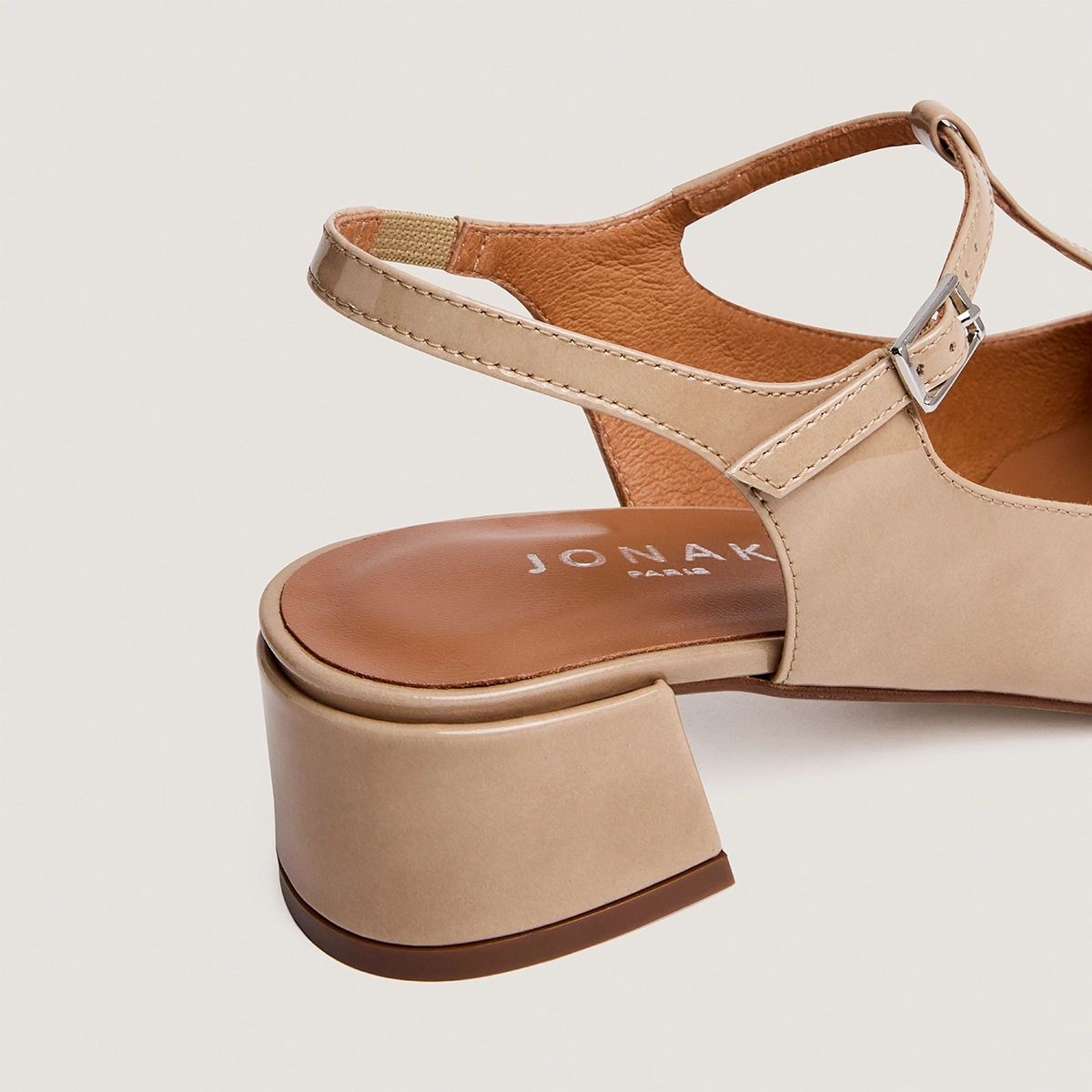 Open back t-bar in beige cracked leather | DORIEL