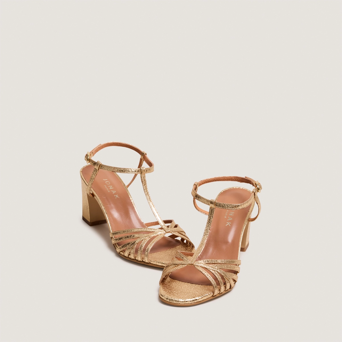 Heeled sandals in gold cracked leather | VOLIA