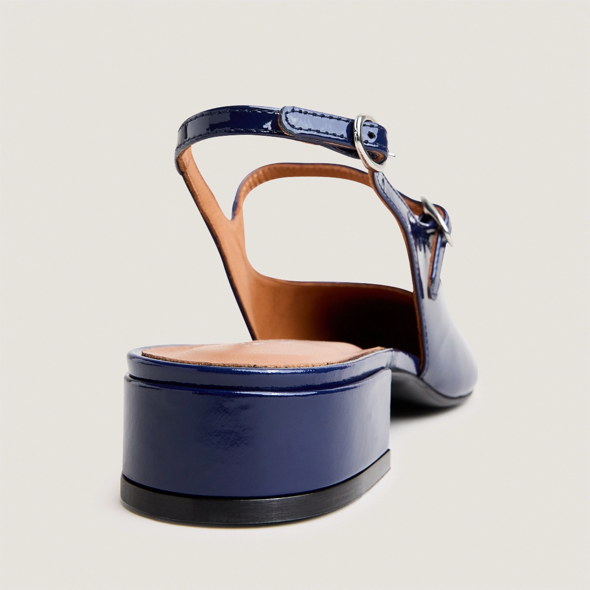 Round-toe slingbacks in blue patent leather | DAVO