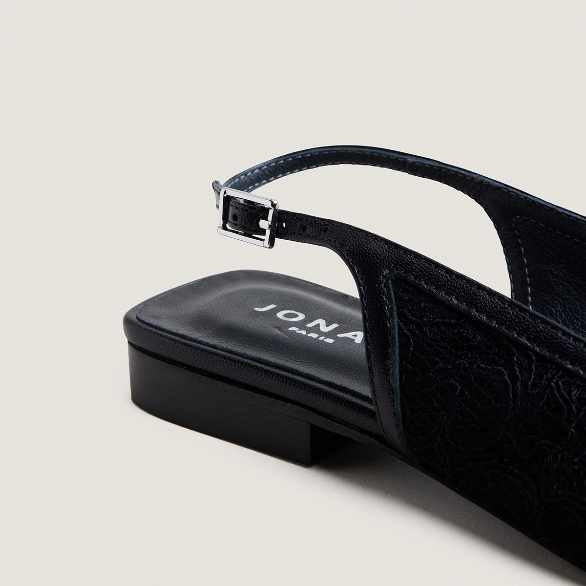 Pointed-toe slingback ballet flats in black lace and black leather | DAXO
