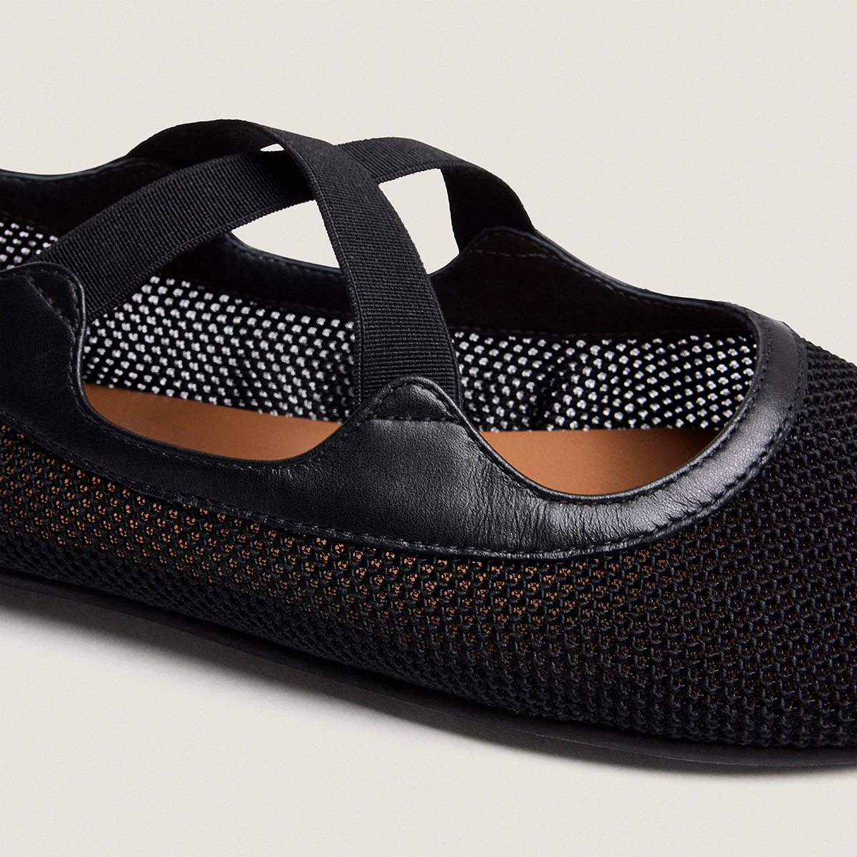 Elasticated ballet flats in black mesh and black leather | DESSIN