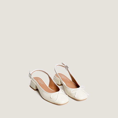 Slingbacks ballet flats in ecru pleated patent leather | dybilo