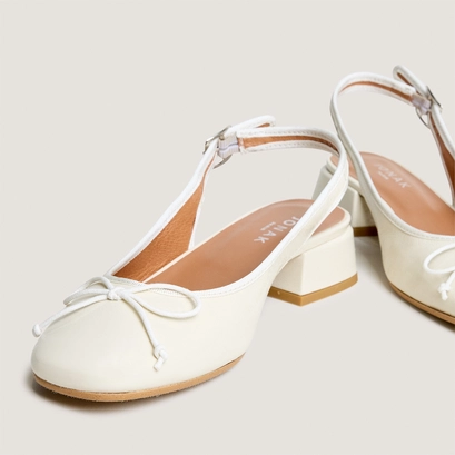 Slingbacks ballet flats in ecru pleated patent leather | dybilo