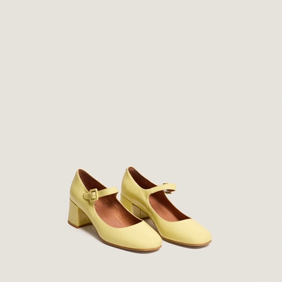 Heeled mary janes in pale yellow pleated patent leather | dittus