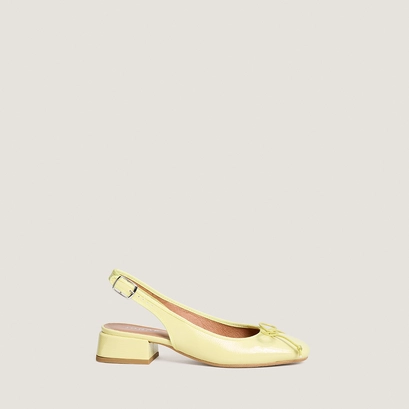 Slingbacks ballet flats in pale yellow pleated patent leather | DYBILO