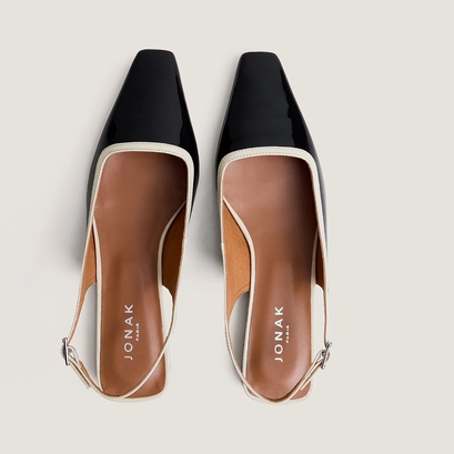 Pointed-toe slingback ballet flats in black patent leather and ecru leather | daxus