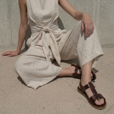 Adjustable sandals with large buckles red brown