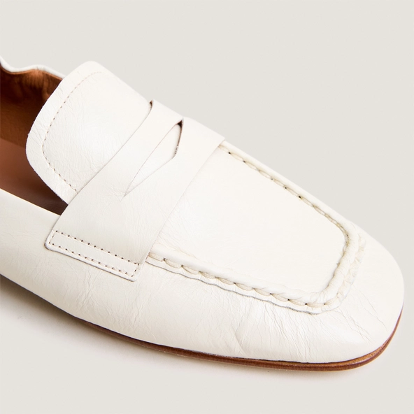 Square-toe loafers in ecru distressed leather | DINEO