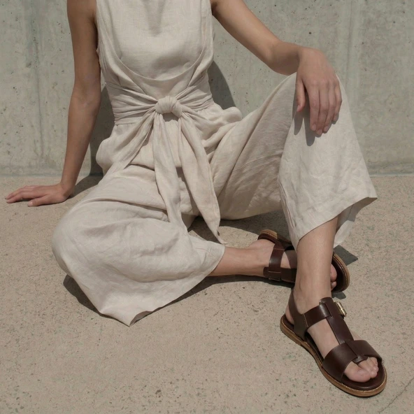 Adjustable sandals with large buckles in red-brown leather | ACCOCA