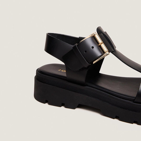 Platform sandals with wide straps in black leather | LISBONNE