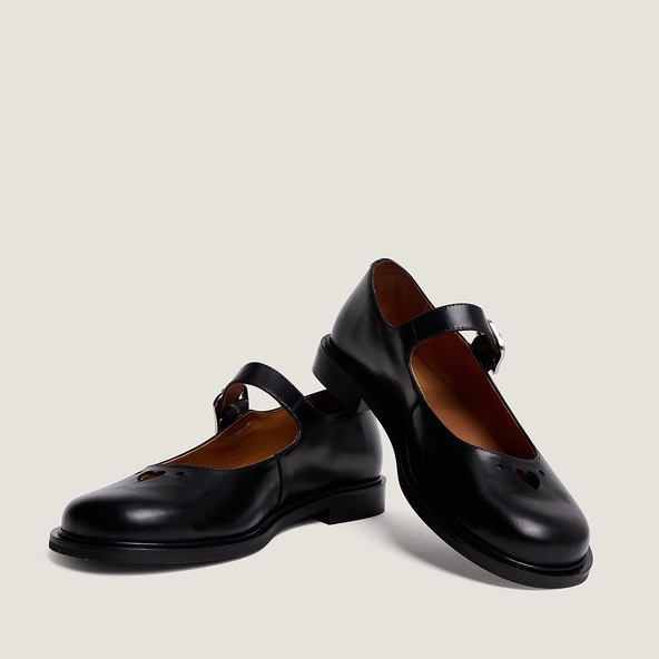 Ballet flats with straps in black leather | DOUCELINE