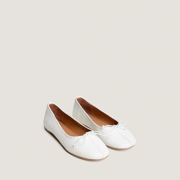 Lace-up ballet flats in ecru leather | DALLETTE