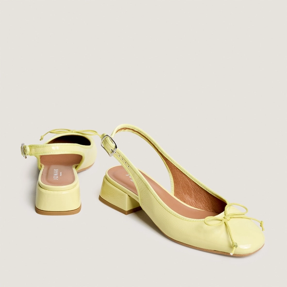 Slingbacks ballet flats in pale yellow pleated patent leather | DYBILO